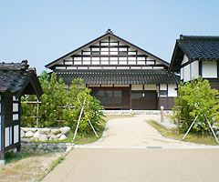 @情報館から伝統館へ(約130m)